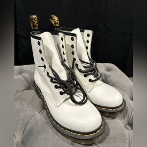 White Dr.martens lace up smooth leather women’s size 8 brand new without box